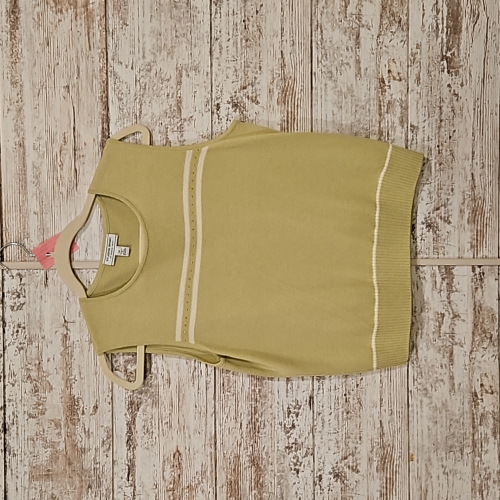 Green Sleveless Top - image 1